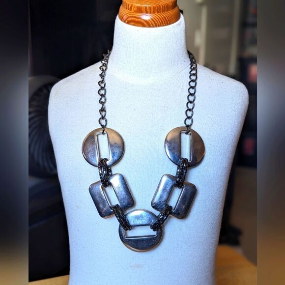 $5 Item! Chunky Silver and Gunmetal Costume Chain Necklace - Picture 1 of 12